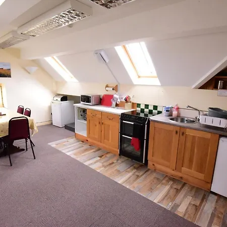 Station Apartment *